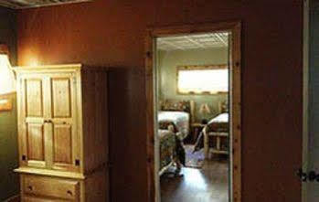 The Yorkshire Inn Phelps 外观 照片